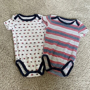 Tommy Hilfiger onesie set